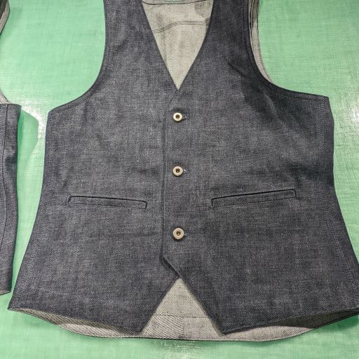 脇にポケットを2つ追加する